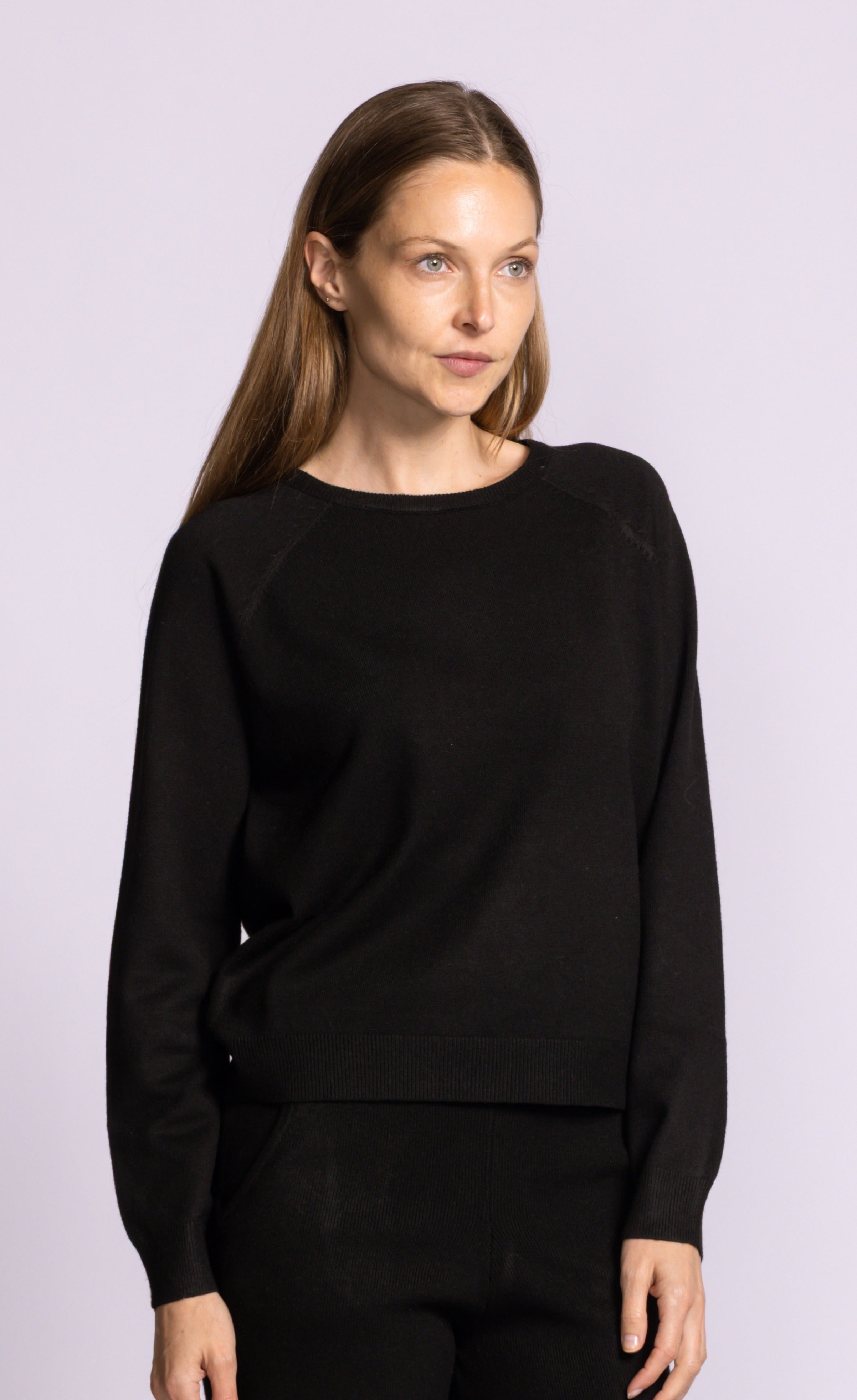 Lita Raglan Sweater Black